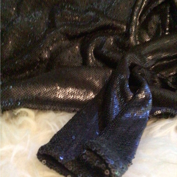 NEW! Rare WILDFOX  split back sequin blouse - Picture 4 of 4